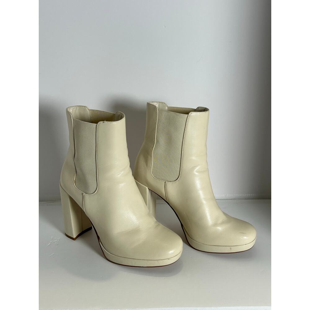 AIMEE IVORY “ GO-GO” LADIES BOOTS / Size 7.5
Heel- 4 inches